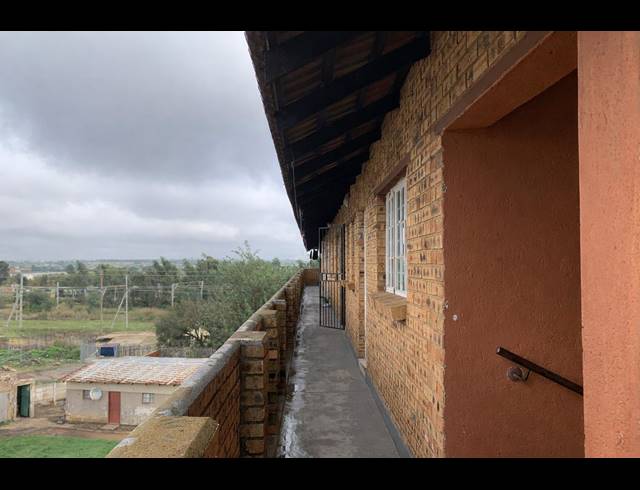 1 BEDROOM APARTMENT FOR SALE IN RANDFONTEIN CENTRAL
